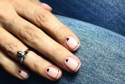 show-nails-on-social-media